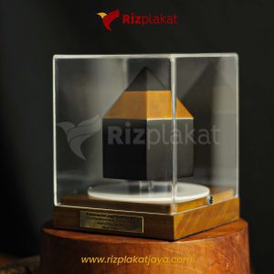 PLAKAT KAYU BENTUK PENSIL