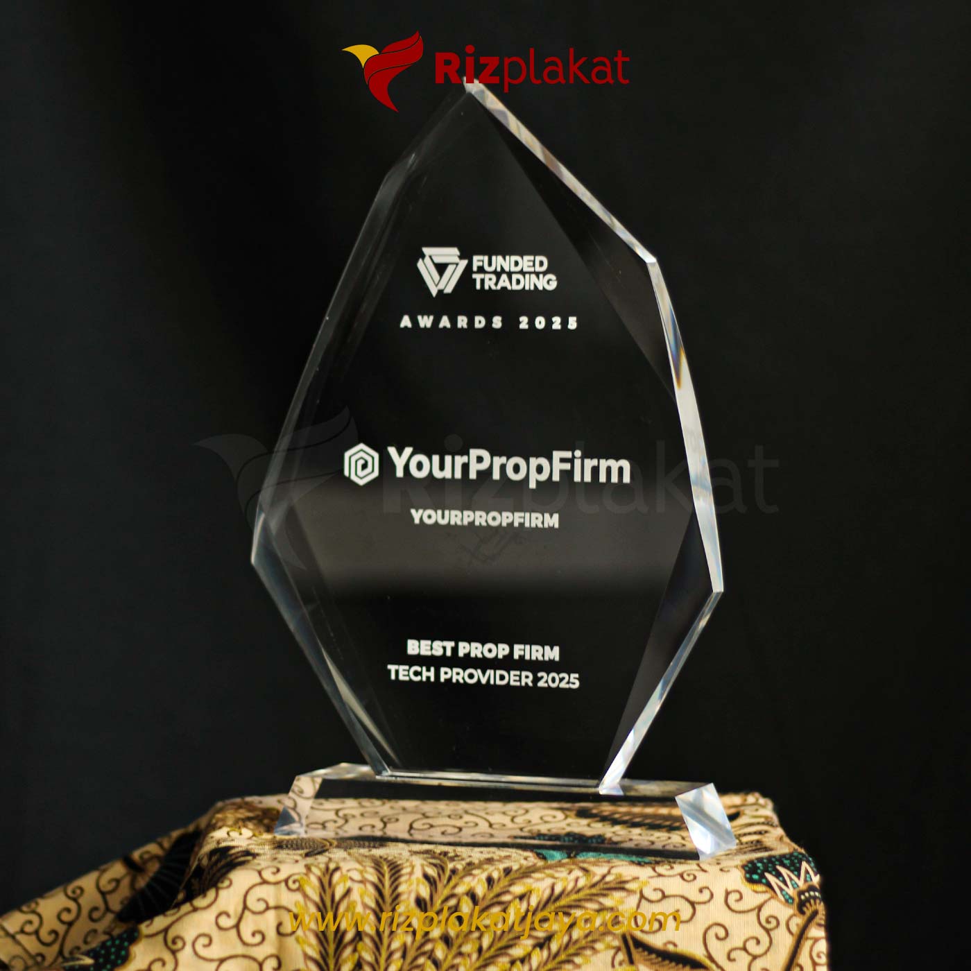 PLAKAT AKRILIK EKSKLUSIF