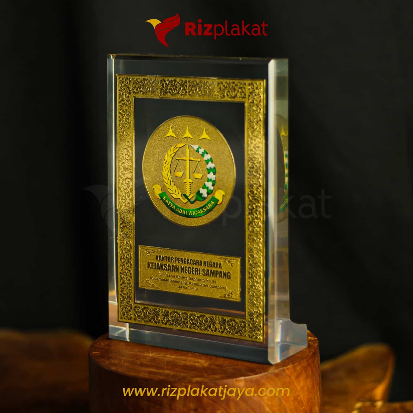 PLAKAT FIBERGLASS pengacara