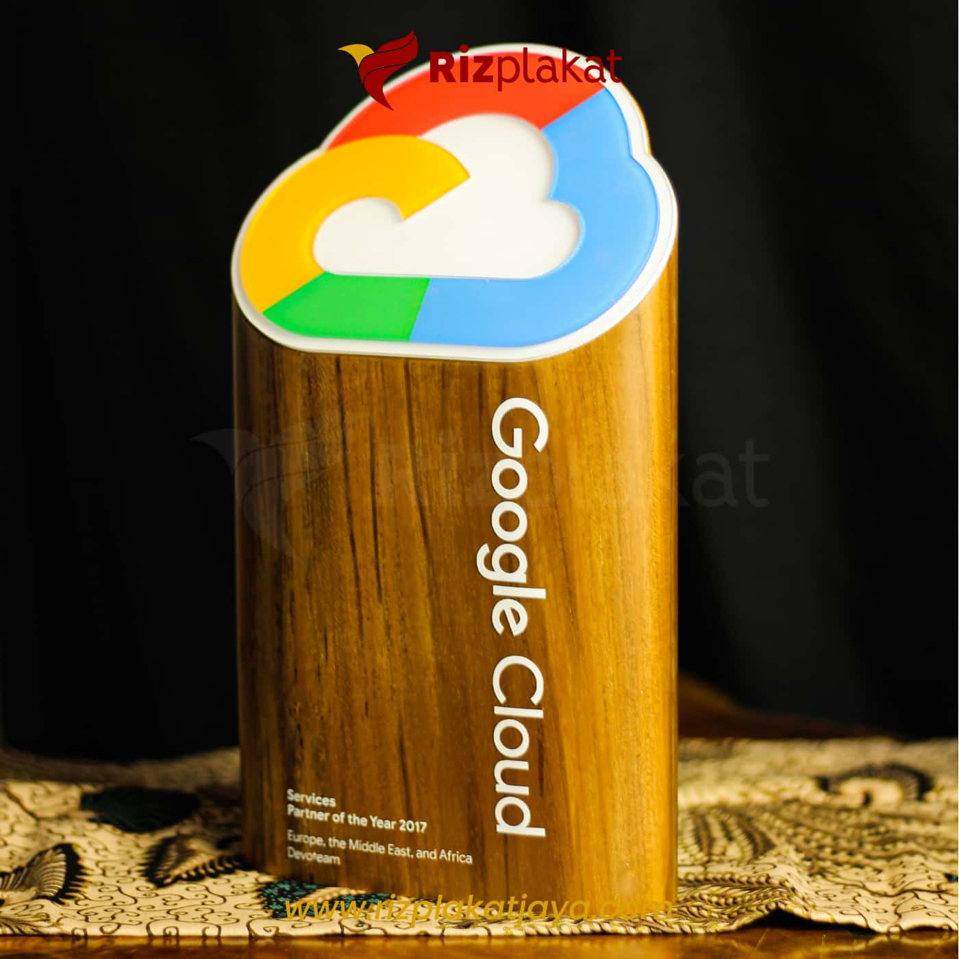 PLAKAT KAYU GOOGLE CLOUDS