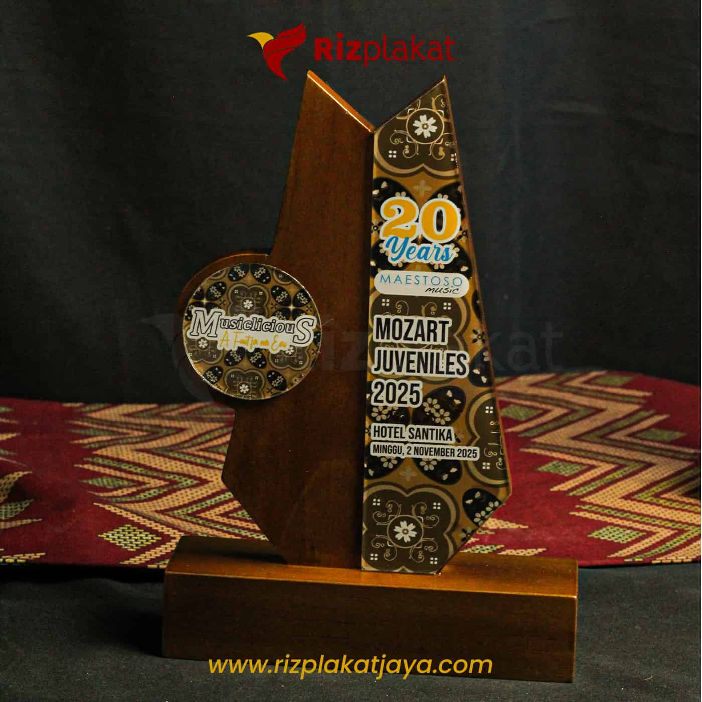 PLAKAT KAYU MUSICLICIOUS