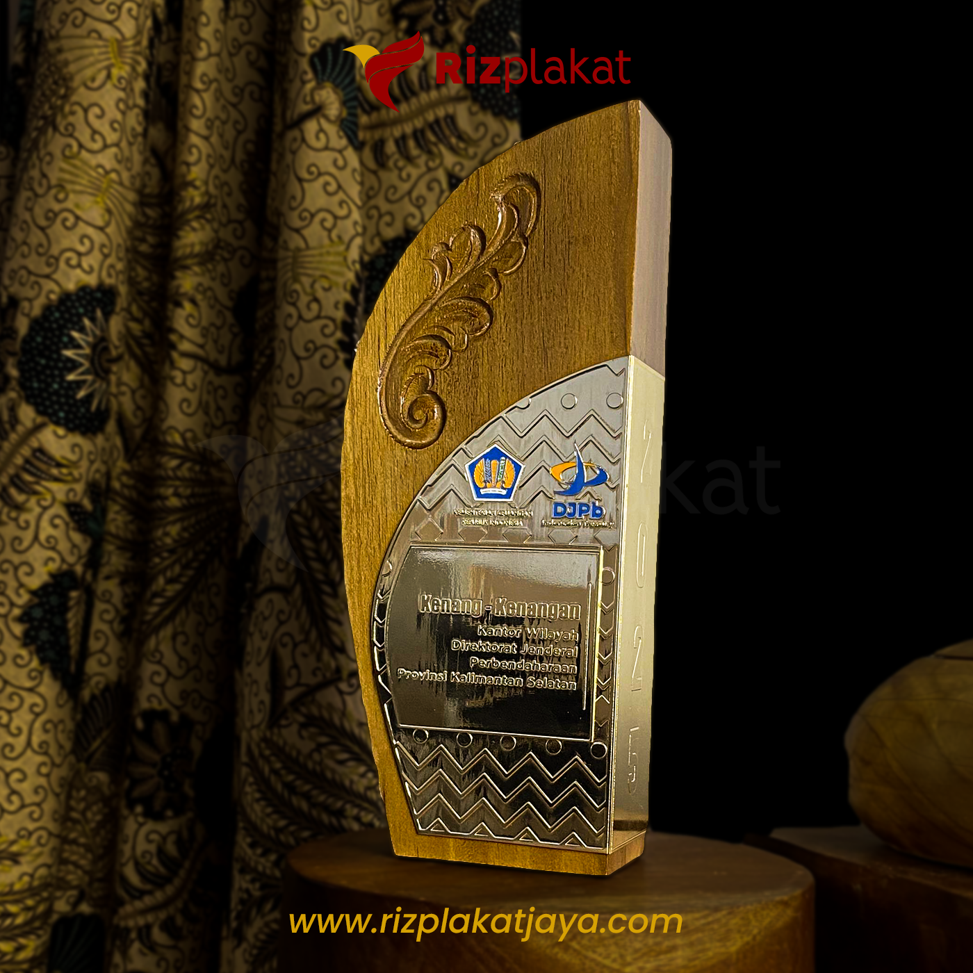 PLAKAT KAYU DEWANI DJPb