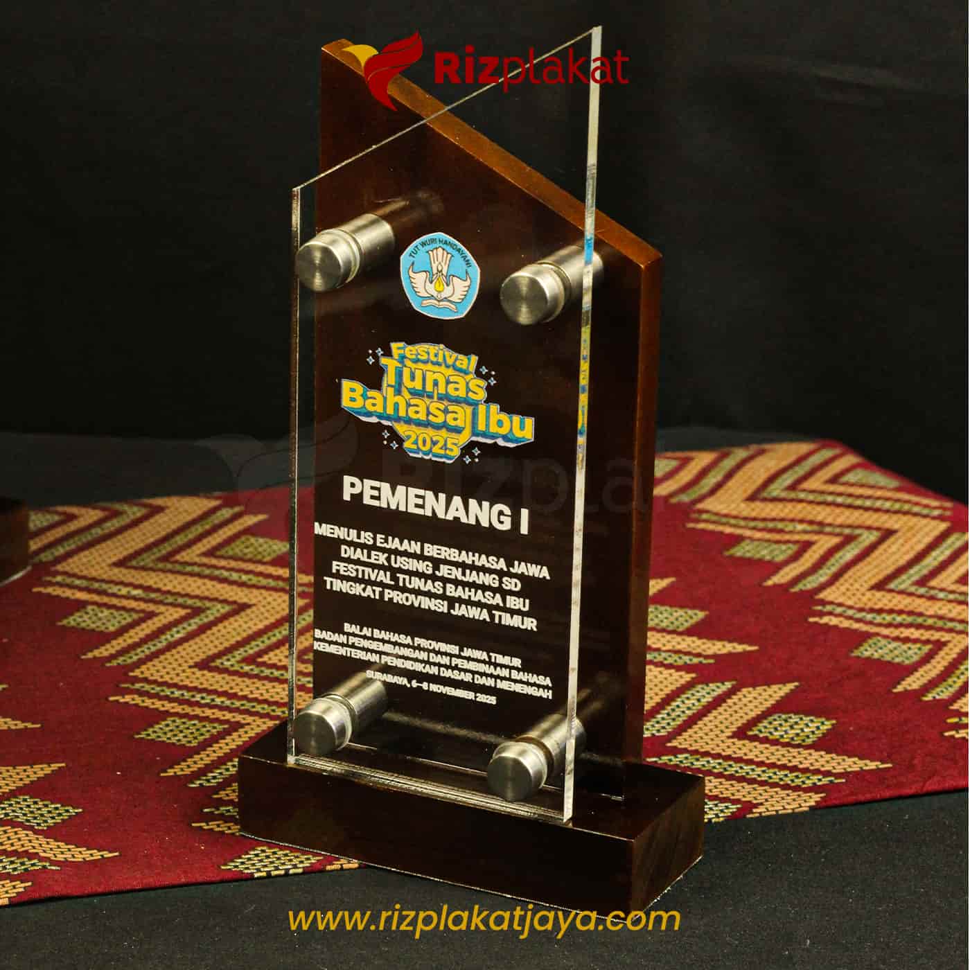 PLAKAT KAYU Festival Balai bahasa