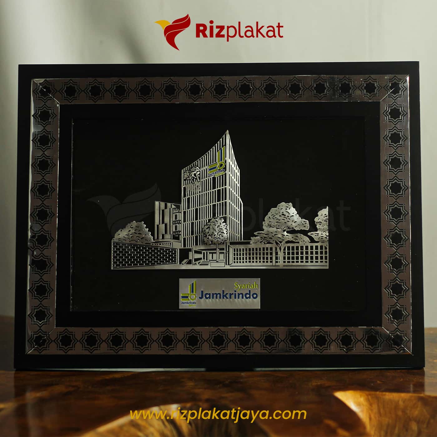 Plakat Logam Frame Relief Gedung