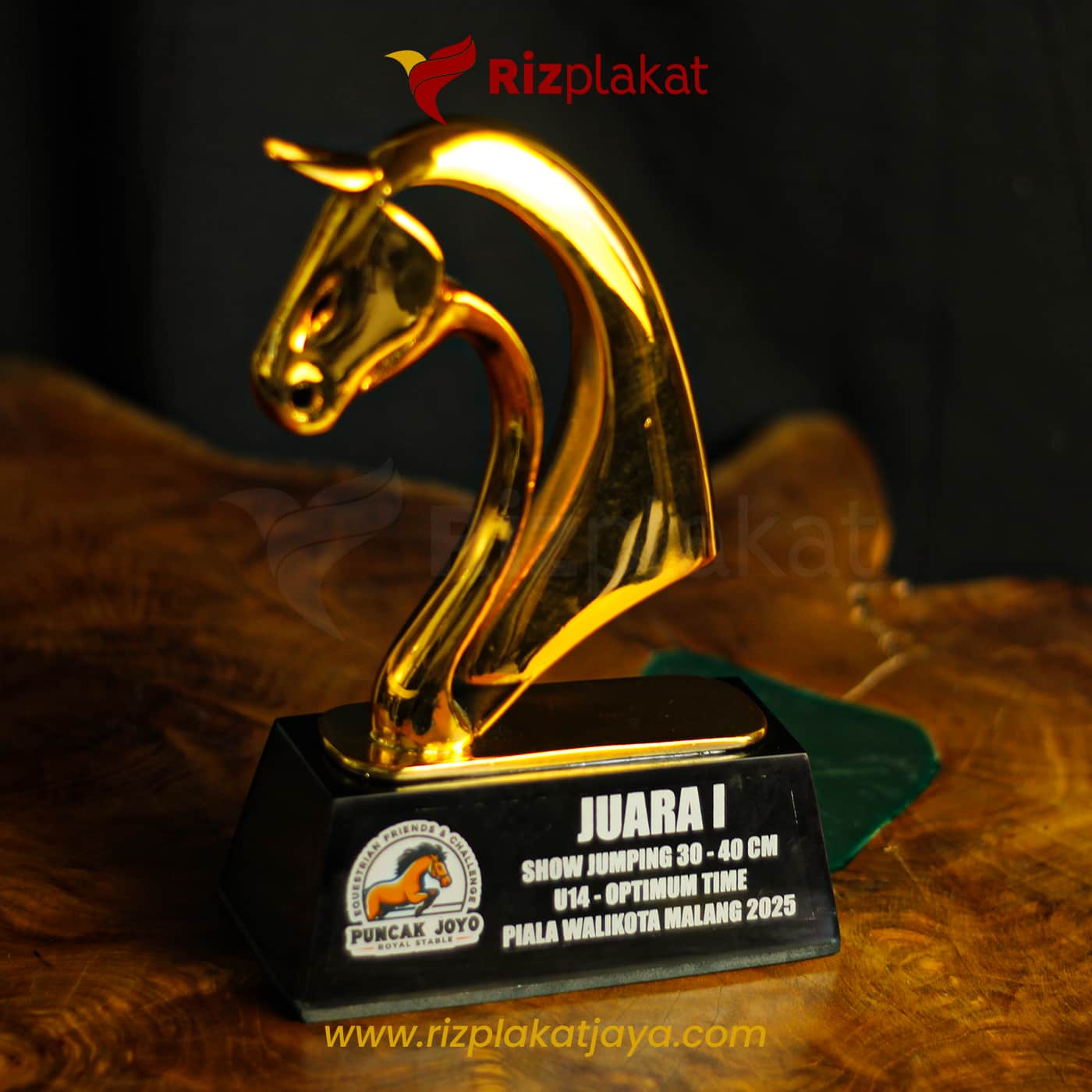 Plakat Logam Trophy Berkuda 