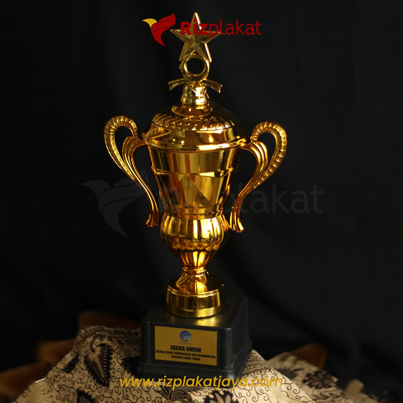 Plakat Logam Trophy